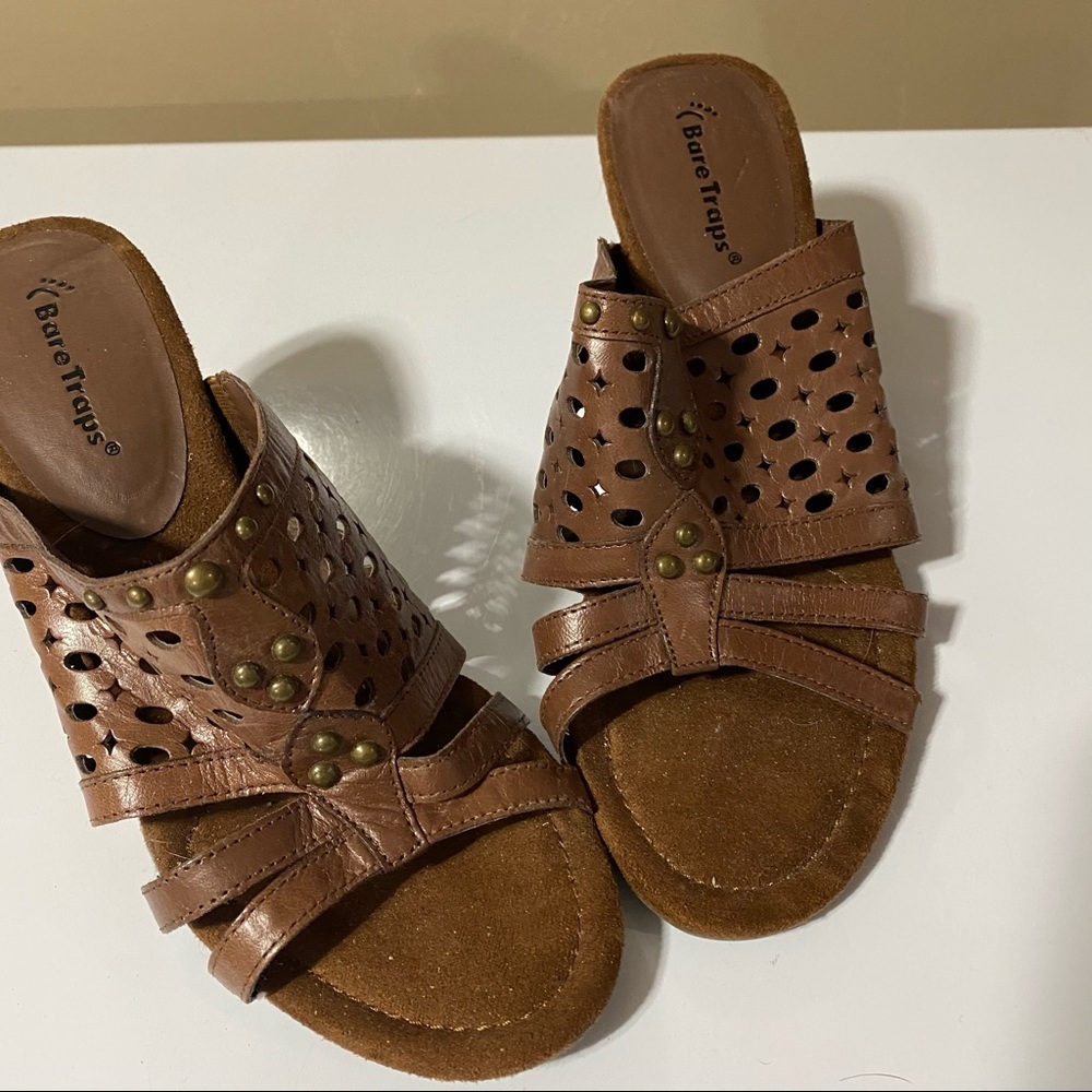 Nwt cute dressy Brown sandals with a heel